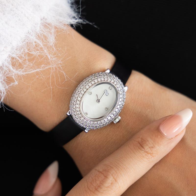 ساعة باريس بوتيك جلد أسود مع كريستال