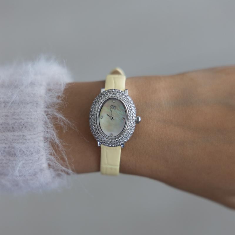 ساعة باريس بوتيك جلد أصفر مع كريستال