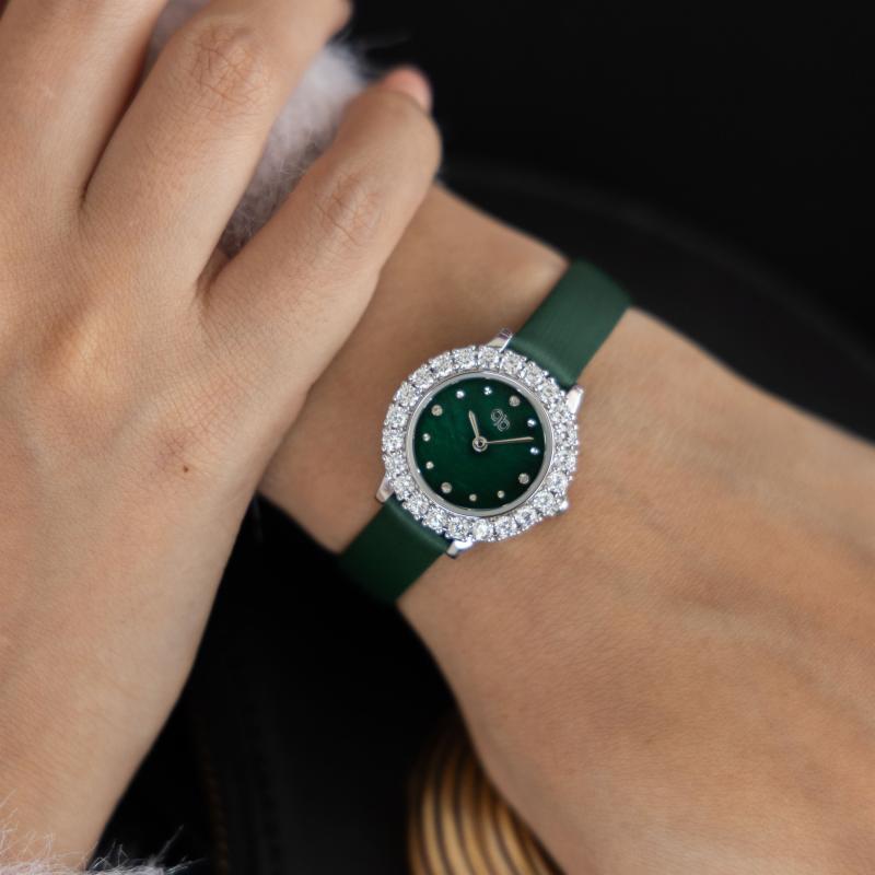 ساعة باريس بوتيك دائرية بالألماس مع جلد أخضر معدني