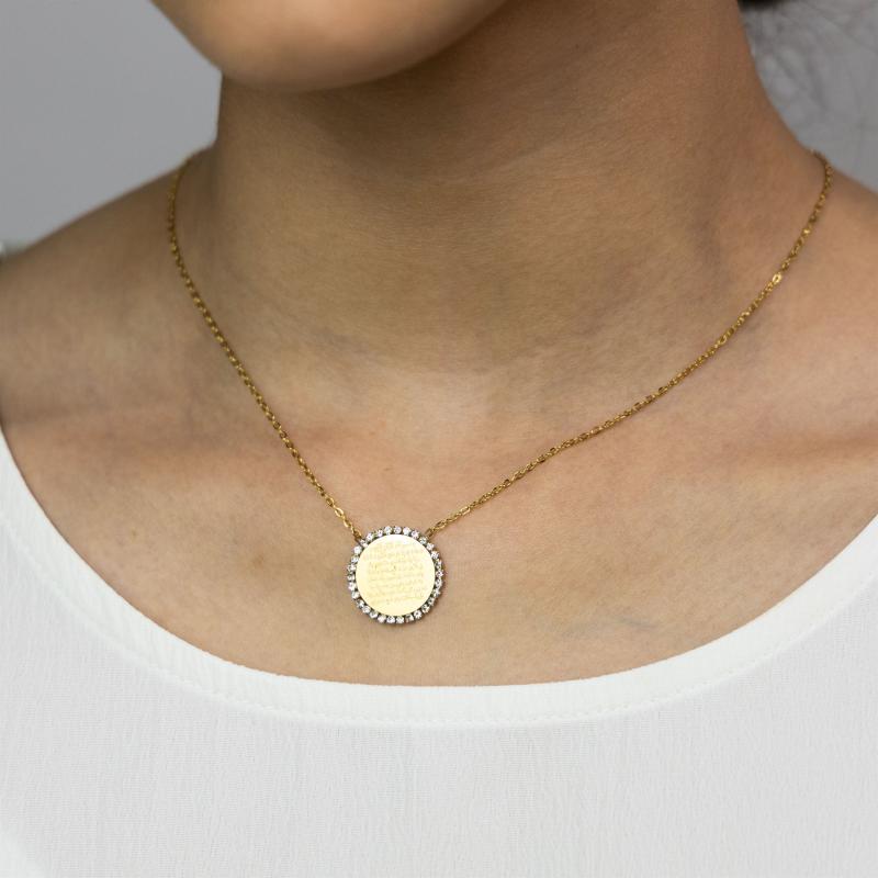 قلادة قرآن صغير مرصعة بالأحجار