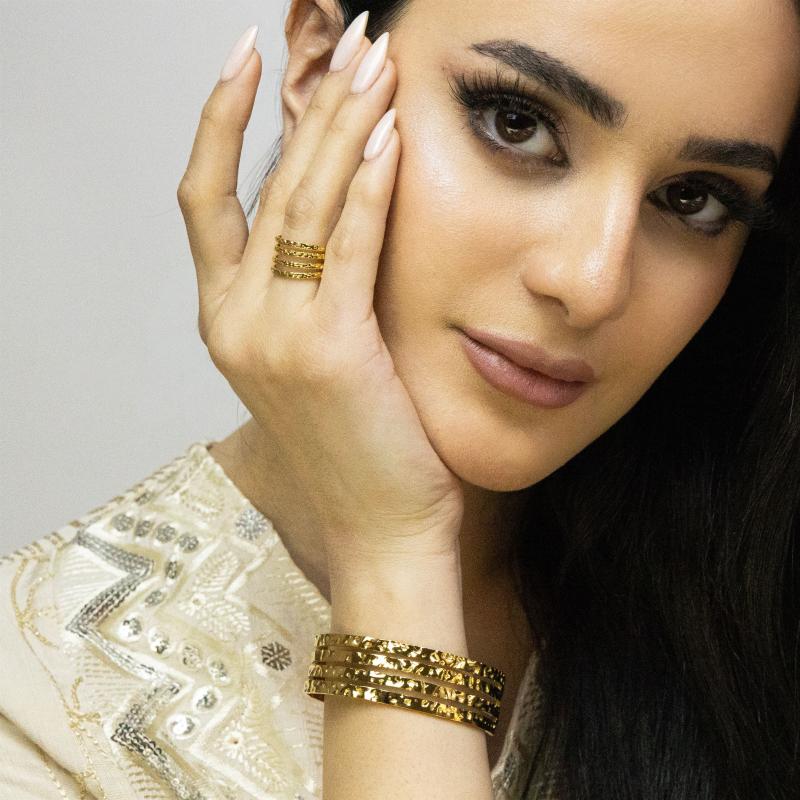 طقم أساور محفورة عتيقة