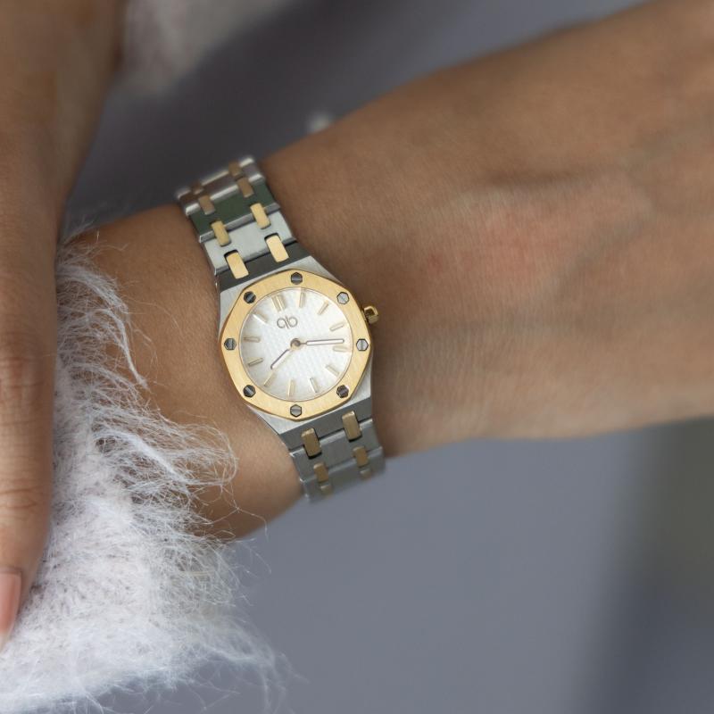 ساعة باريس بوتيك ميني ثمانية الأضلاع بأحجار متناوبة