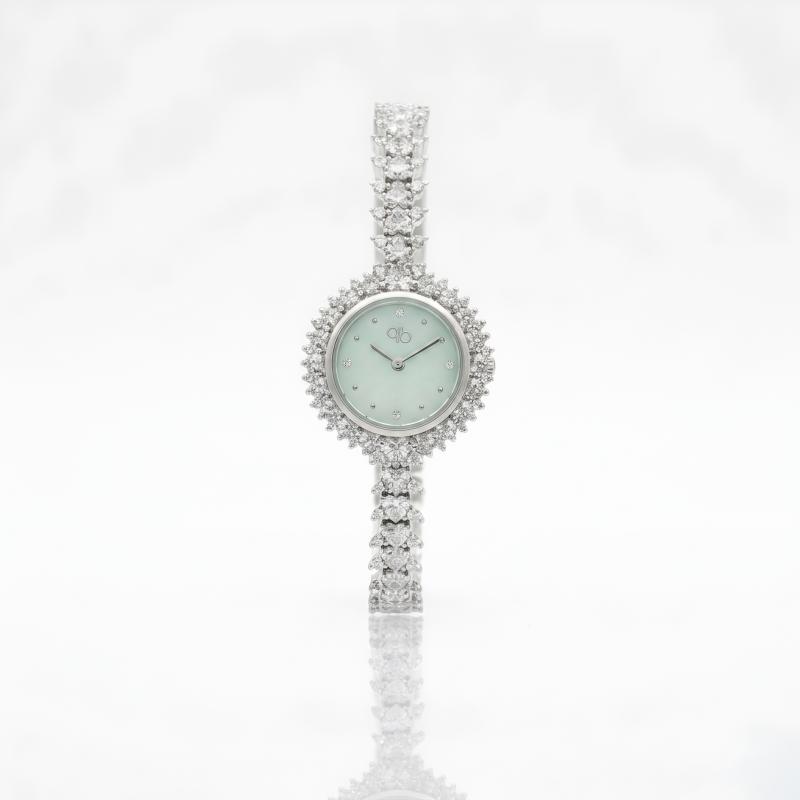 ساعة باريس بوتيك – إكسسوار فضي راقٍ