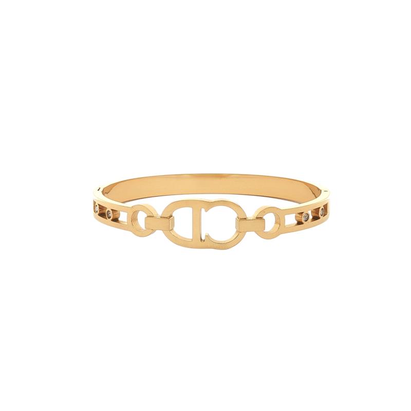 سوار بشكل حرف D مفرغ مزين بدبابيس