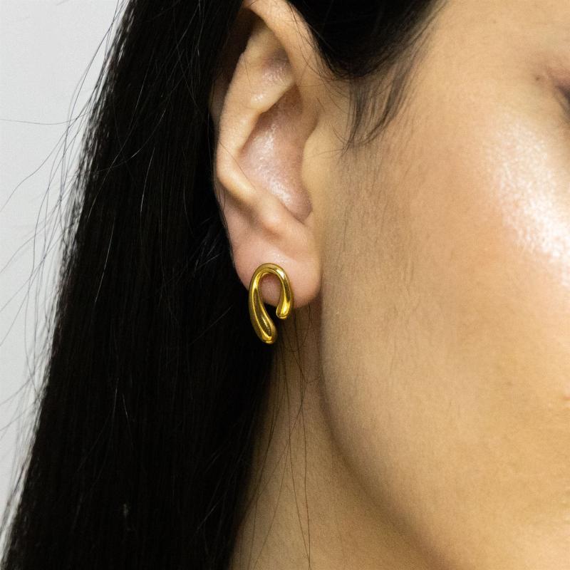 أقراط حلقية بتموج دمعة