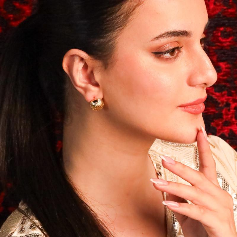 أقراط كروية بخطوط عمودية