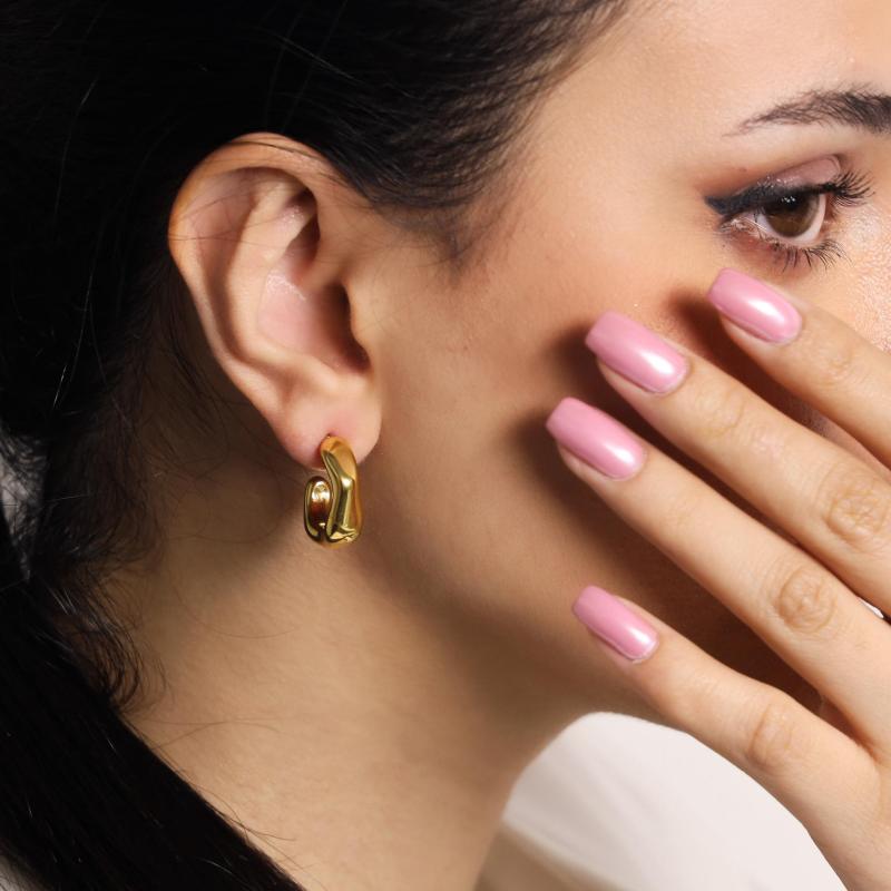 أقراط قبة أنيقة على الأذن