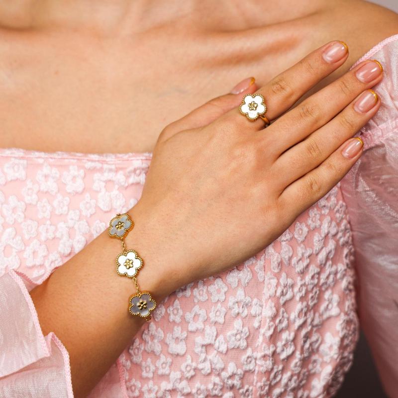 طقم أساور بتصميم زهور النجمة الثلاثية