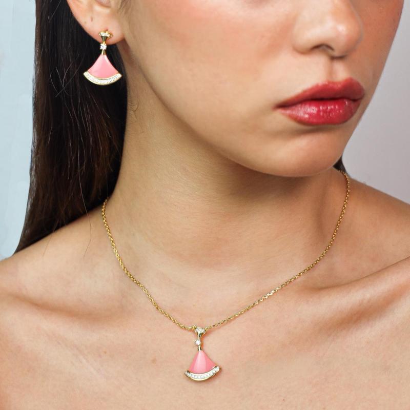 جرس بلون الخوخ مرصّع بالكامل بالأحجار مع مسمار