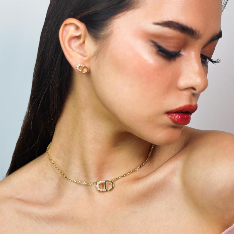 نصف طقم لوجو بنصف لؤلؤ