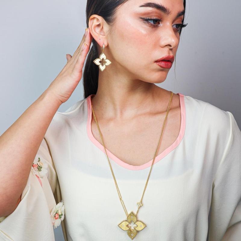 طقم زهور كبير متعدد الألوان