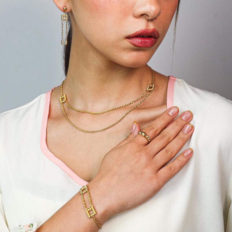 طقم كامل - خرز متعدد الطبقات محفور