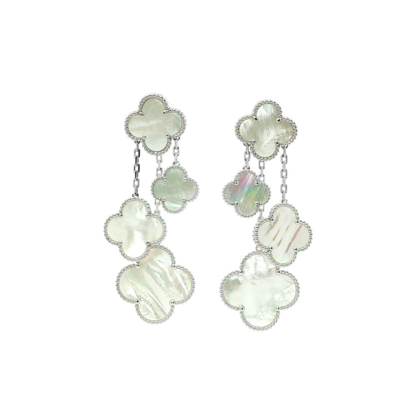 أقراط زهرة اللؤلؤ الرباعية