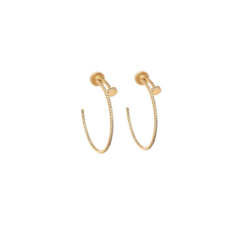 أقراط الحلقة بتصميم المسمار المكسور