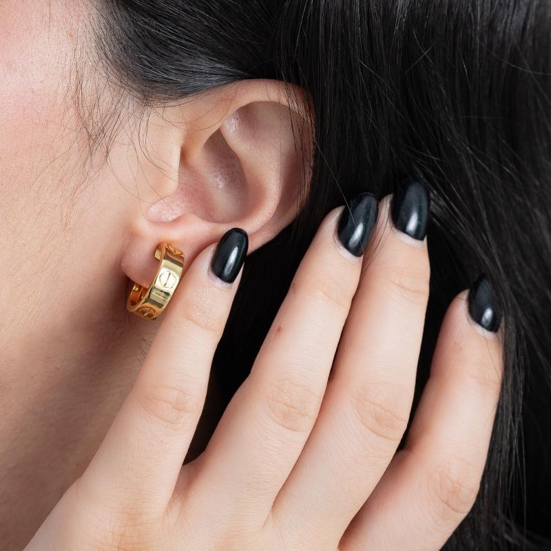 أقراط حلقة الحب الأنيقة