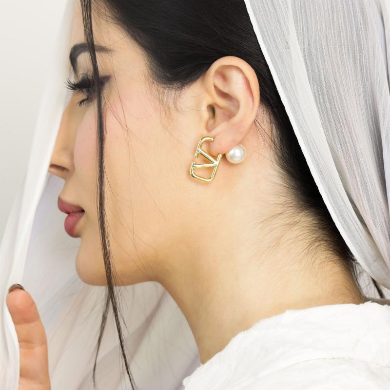 أقراط VAL اللؤلؤية المميزة